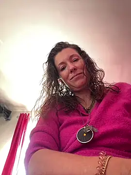 Snapshot of Lwhite1 chatting on 05/11/26, 03:51 Lwhite1 online show from 05/11/26, 03:51