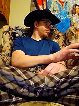 Snapshot of REDHAMMER_ chatting on 02/23/25, 04:39 REDHAMMER online show from 02/23/25, 04:39