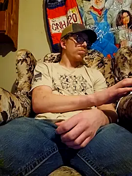 Snapshot of REDHAMMER_ chatting on 03/05/25, 12:16 REDHAMMER online show from 03/05/25, 12:16