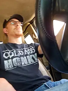 Snapshot of REDHAMMER_ chatting on 09/09/25, 08:30 REDHAMMER online show from 09/09/25, 08:30