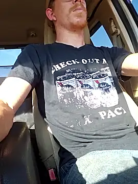 Snapshot of REDHAMMER_ chatting on 10/16/25, 08:10 REDHAMMER online show from 10/16/25, 08:10