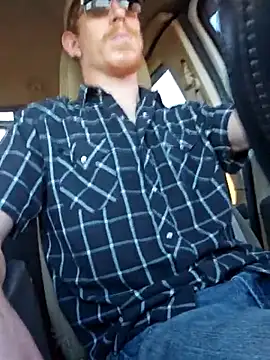 Snapshot of REDHAMMER_ chatting on 11/11/25, 09:15 REDHAMMER online show from 11/11/25, 09:15