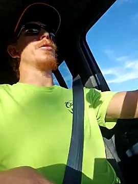 Snapshot of REDHAMMER_ chatting on 01/05/26, 09:18 REDHAMMER online show from 01/05/26, 09:18