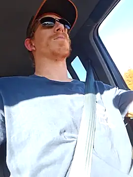 Snapshot of REDHAMMER_ chatting on 02/18/26, 09:11 REDHAMMER online show from 02/18/26, 09:11