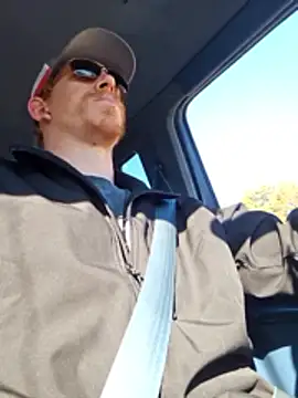 Snapshot of REDHAMMER_ chatting on 02/20/26, 09:15 REDHAMMER online show from 02/20/26, 09:15