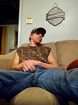 Snapshot of REDHAMMER_ chatting on 03/01/26, 10:34 REDHAMMER online show from 03/01/26, 10:34