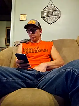 Snapshot of REDHAMMER_ chatting on 03/05/26, 10:17 REDHAMMER online show from 03/05/26, 10:17