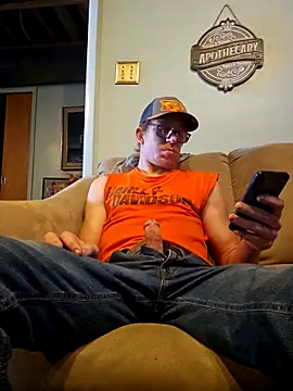 Snapshot of REDHAMMER_ chatting on 03/06/26, 06:15 REDHAMMER online show from 03/06/26, 06:15