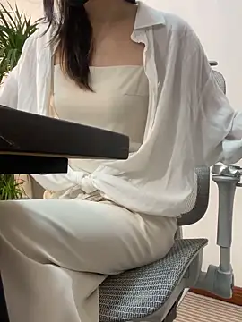 Snapshot of Annabody chatting on 12/19/25, 08:27 Annabody online show from 12/19/25, 08:27