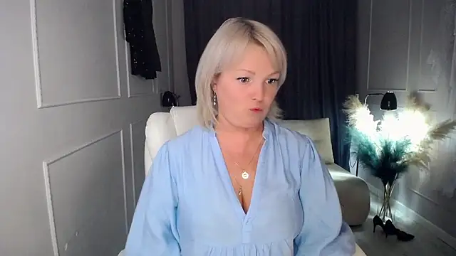 Juarnea online show from 10/13/25, 12:27