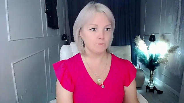 Juarnea online show from 10/27/25, 06:56