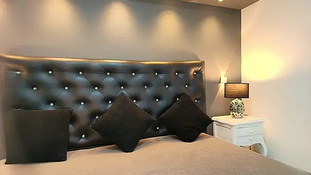 Snapshot of dirtyvictoria chatting on 12/21/25, 12:34 dirtyvictoria online show from 12/21/25, 12:34