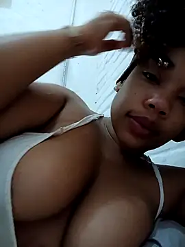 Snapshot of isabellehaynes chatting on 09/10/25, 01:11 isabellehaynes online show from 09/10/25, 01:11