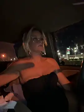 vixendoll87 online show from 04/17/26, 12:57