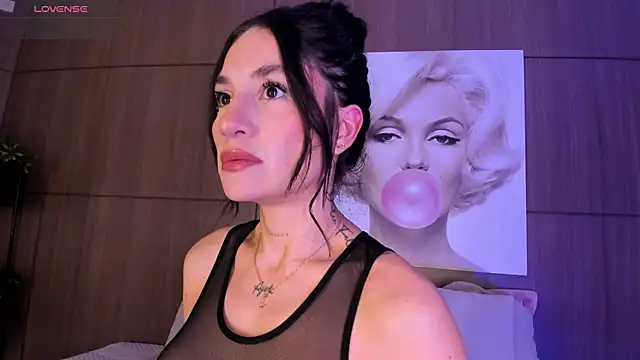 Snapshot of AgattaDuque chatting on 11/28/25, 12:35 AgattaDuque online show from 11/28/25, 12:35