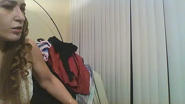 Snapshot of halobabe7620 chatting on 12/30/24, 03:25 halobabe7620 online show from 12/30/24, 03:25