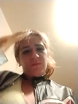 Snapshot of halobabe7620 chatting on 10/17/25, 10:18 halobabe7620 online show from 10/17/25, 10:18