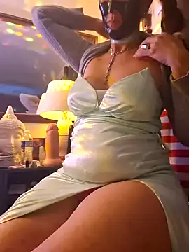Snapshot of TheDime chatting on 01/06/25, 10:35 TheDime online show from 01/06/25, 10:35