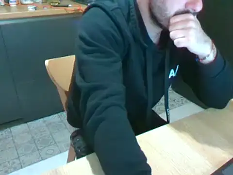 Snapshot of giorgakaci69 chatting on 12/09/24, 12:01 giorgakaci69 online show from 12/09/24, 12:01