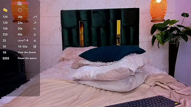 Taiissa  online show from 01/25/25, 03:52