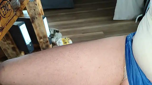 Snapshot of twinkish_90 chatting on 09/17/25, 08:16 twinkish 90 online show from 09/17/25, 08:16