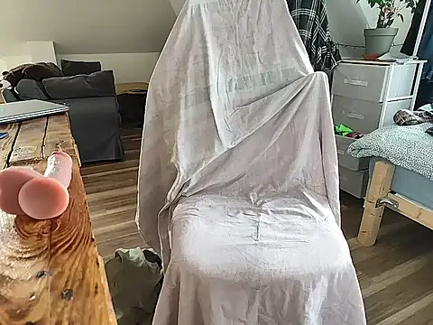 Snapshot of twinkish_90 chatting on 11/06/25, 01:01 twinkish 90 online show from 11/06/25, 01:01