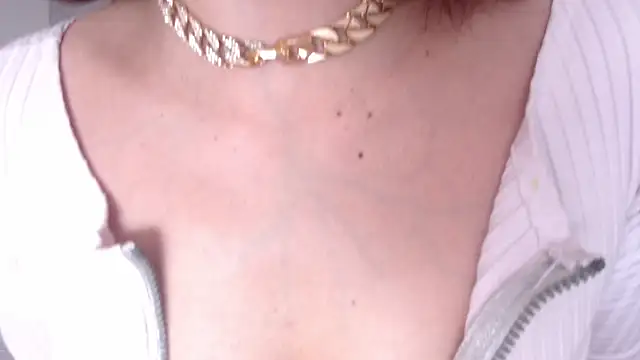 Snapshot of EmiliaKurt chatting on 03/06/25, 04:07 EmiliaKurt online show from 03/06/25, 04:07