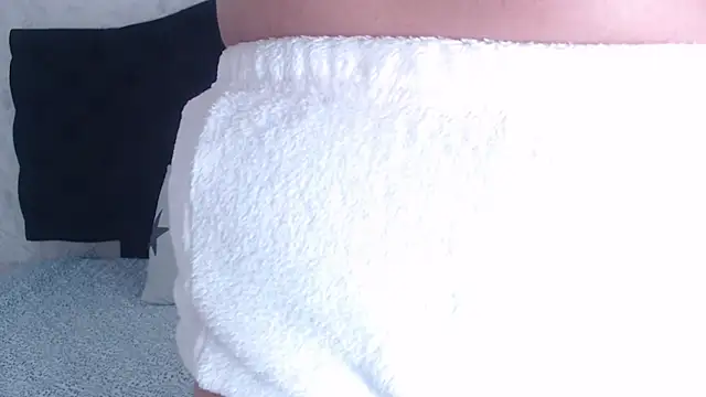 Snapshot of EmiliaKurt chatting on 09/15/25, 07:14 EmiliaKurt online show from 09/15/25, 07:14