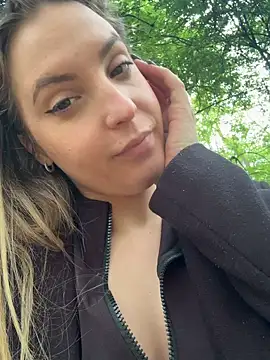 Snapshot of LiliMorganxxx chatting on 04/28/26, 10:31 LiliMorganxxx online show from 04/28/26, 10:31