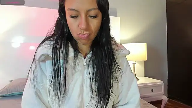 Snapshot of Tamaraakins chatting on 11/16/25, 12:55 Tamaraakins online show from 11/16/25, 12:55