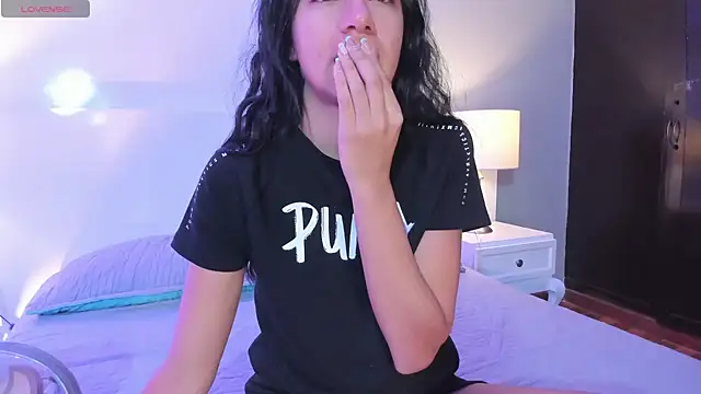 Snapshot of Tamaraakins chatting on 11/25/25, 01:11 Tamaraakins online show from 11/25/25, 01:11