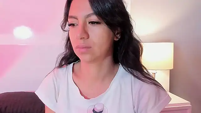 Snapshot of Tamaraakins chatting on 12/01/25, 12:43 Tamaraakins online show from 12/01/25, 12:43