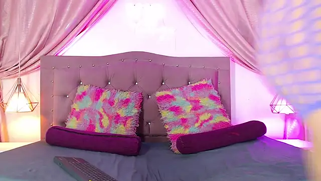 Maite Foxx online show from 12/13/24, 10:02