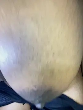 Snapshot of AssMilkymellowxx chatting on 11/16/25, 04:07 AssMilkymellowxx online show from 11/16/25, 04:07