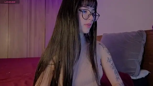 Snapshot of Roxxy_mora chatting on 06/25/26, 10:25 Roxxy mora online show from 06/25/26, 10:25