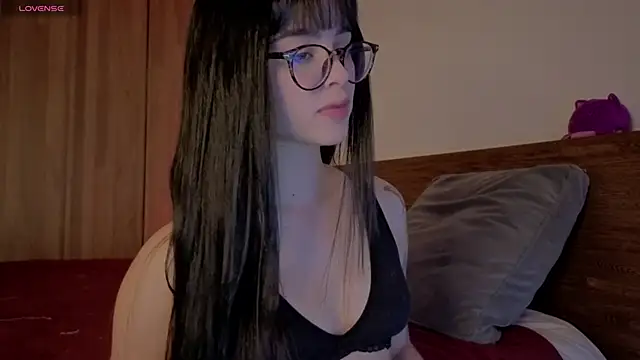 Snapshot of Roxxy_mora chatting on 06/28/26, 10:27 Roxxy mora online show from 06/28/26, 10:27