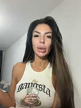 Snapshot of RaquelleVon chatting on 03/30/26, 04:35 RaquelleVon online show from 03/30/26, 04:35