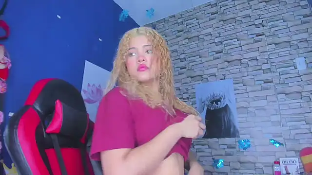 Snapshot of sofiacastillo01 chatting on 02/22/25, 12:40 sofiacastillo01 online show from 02/22/25, 12:40