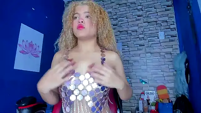 Snapshot of sofiacastillo01 chatting on 02/23/25, 01:10 sofiacastillo01 online show from 02/23/25, 01:10
