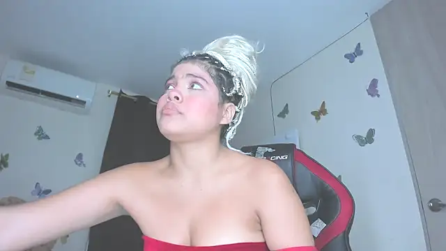 Snapshot of sofiacastillo01 chatting on 10/13/25, 04:18 sofiacastillo01 online show from 10/13/25, 04:18