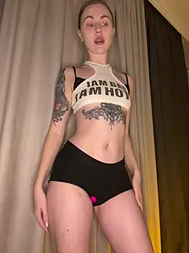 Snapshot of LoveGameSexx chatting on 02/26/26, 04:50 LoveGameSexx online show from 02/26/26, 04:50