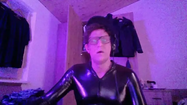 Bigthroaterboy online show from 11/02/25, 04:09