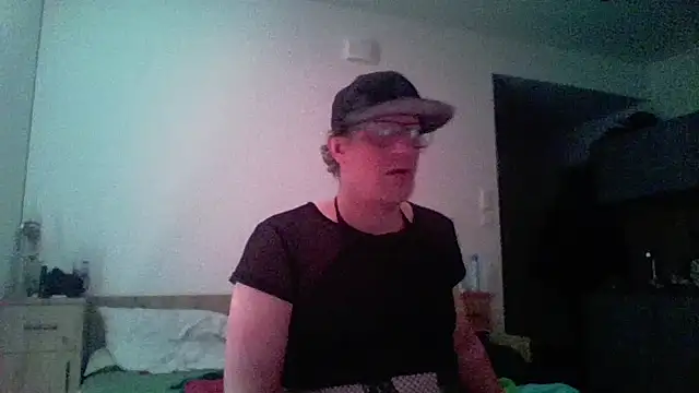 Snapshot of Bigthroaterboy chatting on 04/20/26, 11:39 Bigthroaterboy online show from 04/20/26, 11:39
