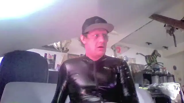 Snapshot of Bigthroaterboy chatting on 05/13/26, 05:10 Bigthroaterboy online show from 05/13/26, 05:10