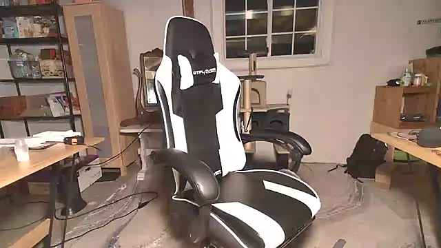 Snapshot of MagnusCockus chatting on 03/01/25, 03:10 MagnusCockus online show from 03/01/25, 03:10