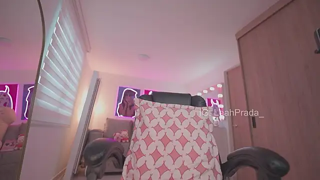 LeahPrada  online show from 03/01/26, 10:45