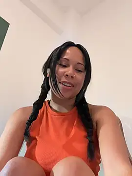 Snapshot of HaileyDiana chatting on 06/18/26, 04:44 HaileyDiana online show from 06/18/26, 04:44
