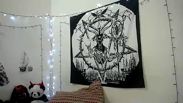 Snapshot of lili_peach chatting on 01/11/25, 10:40 lili peach online show from 01/11/25, 10:40