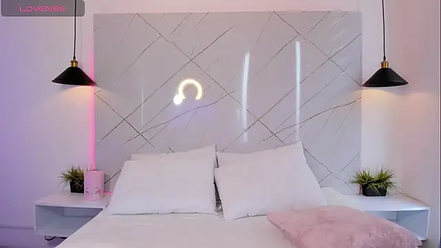 ANTONELLA  ROUSE  online show from 10/09/25, 07:45