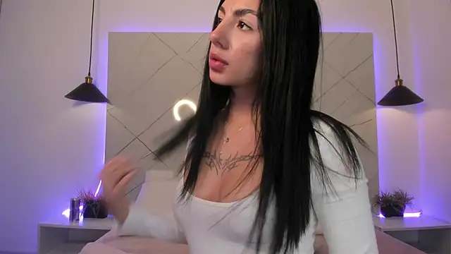 ANTONELLA  ROUSE  online show from 04/26/26, 03:15
